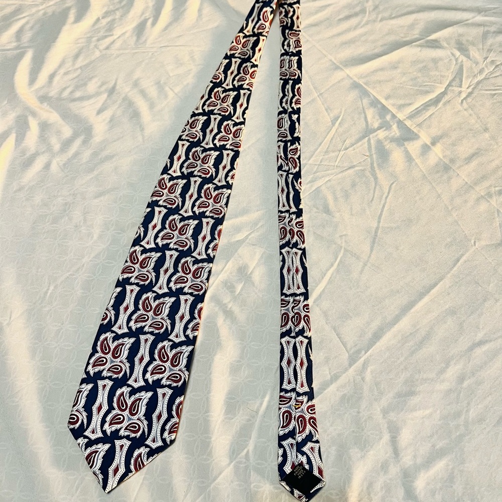 XMI Silk HandfinishNecktie Length 58 4” Wide paisley Design Pre-Owned USA Made